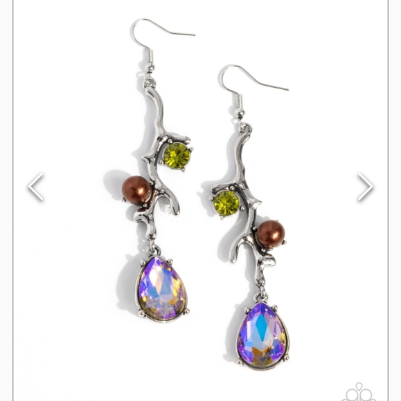 Glitzy Giveaway Earrings Fishhook Multi Colors - Picture 1 of 3